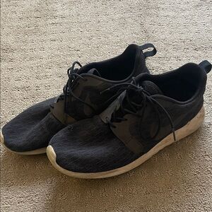 Nike Roshe One Sneakers